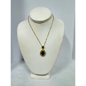 Elegant Gold-Plated Emerald Teardrop Necklace – Stainless Steel | Tarnish-Resis